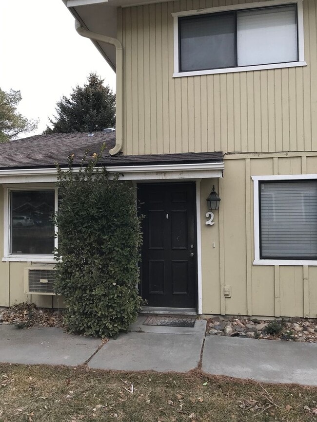 Building Photo - 787 Meadows Dr Unit 2