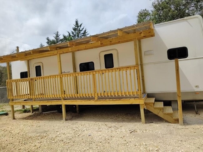 Building Photo - 806 Yaupon Dr