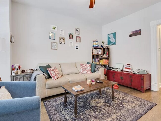 Photo - 3251 N Lakewood Ave Unidad 1F