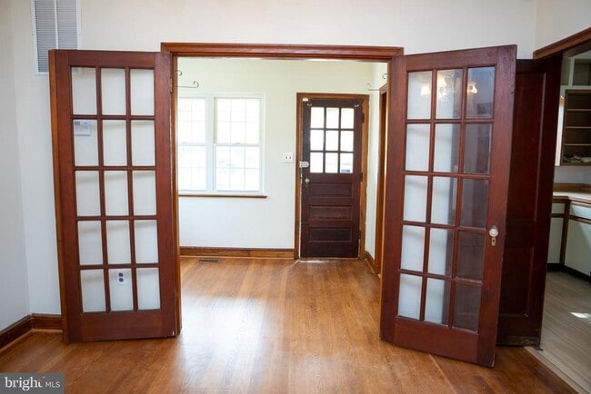 Photo - 110 Van Buren St NW