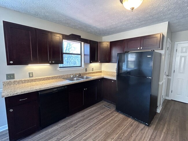 Photo - 901 Locke Dr