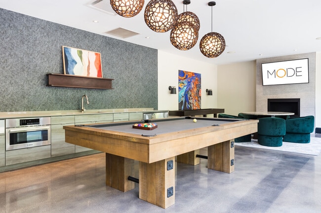 Luxe Logan Square