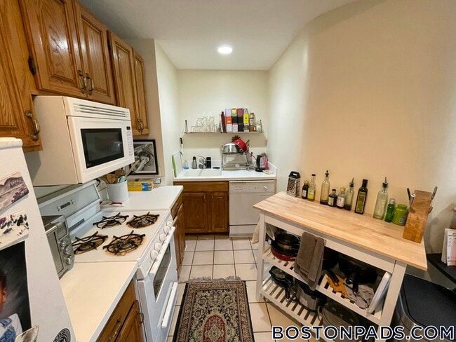 Photo - 240 Kelton St Unit 2