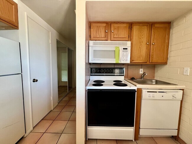 Photo - 599 Darwin St Unit 14