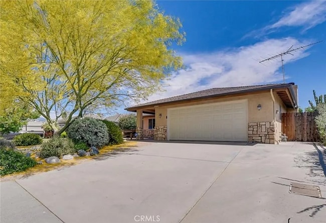 Photo - 45943 Bentley St