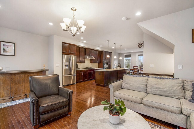 Photo - 2765 Ashcombe Dr.