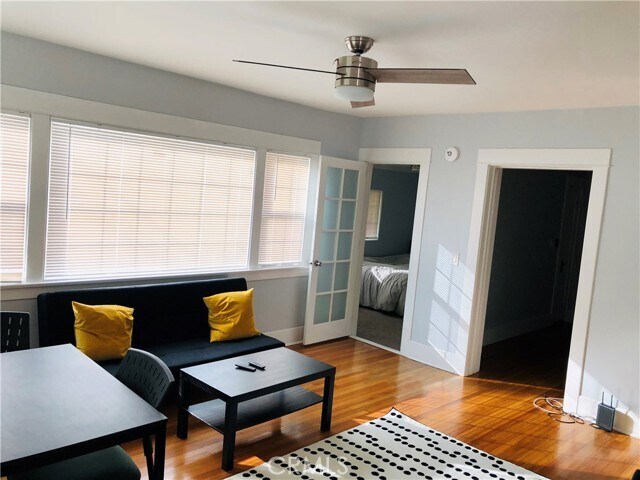 Photo - 3925 E 3rd St