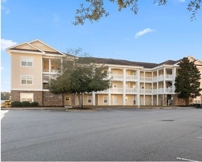 Building Photo - Stunning Top-Floor 2-Bedroom Retreat with ... Rental