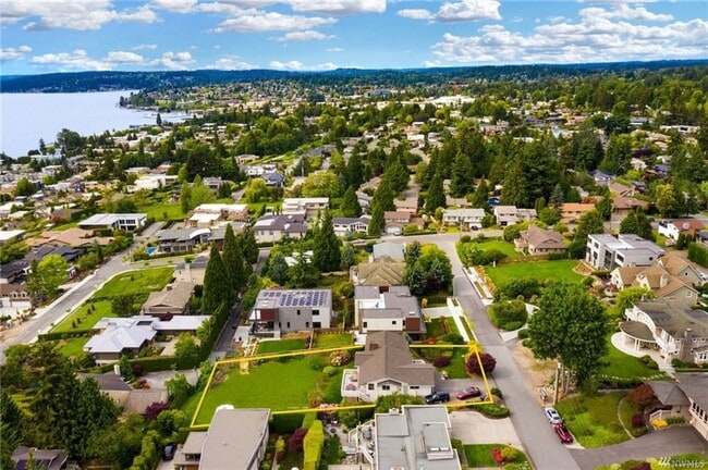 Photo - 4 Bed 2.5 Bath Kirkland - Lake WA Schools