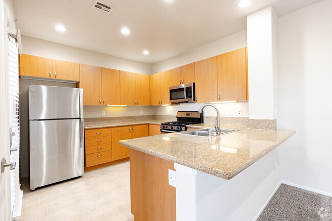 1BR, 1BA - 830SF - Kitchen