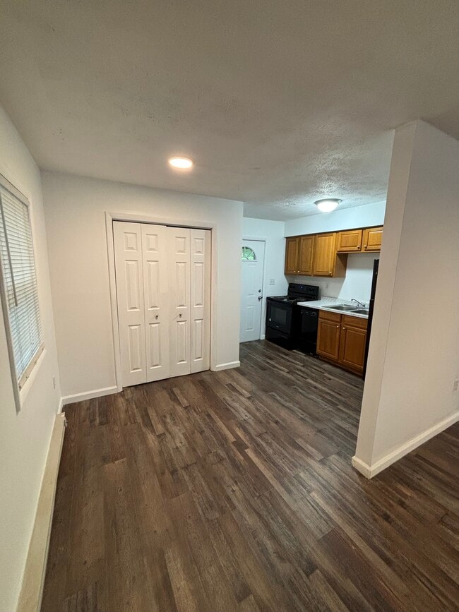 Photo - 4954 Hendron Rd