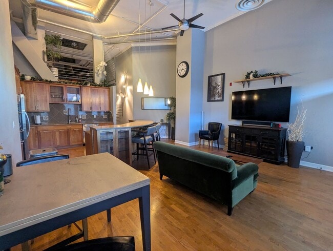 Photo - FANTASTIC LUXURY CONDO IN BALLPARK NEXT TO COORS FIELD! FULLY-FURNISHED!
