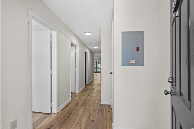 Photo - 1870 Auburn Ln