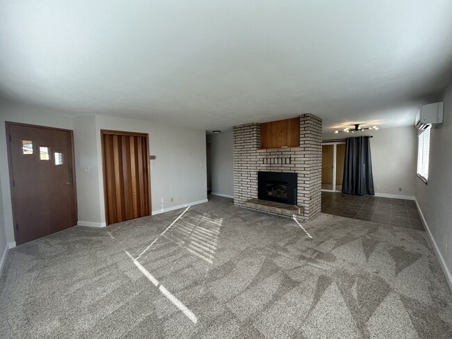 Photo - 2002 King St