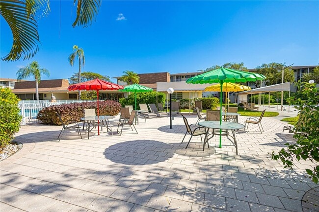 Building Photo - 16790 NE 14th Ave Unit 215