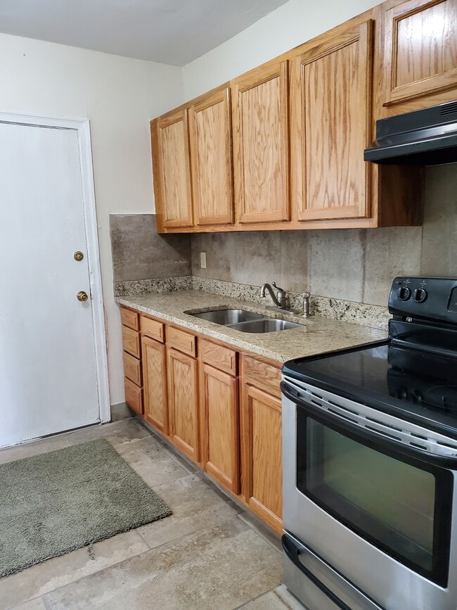 Photo - 1739 Dairy St