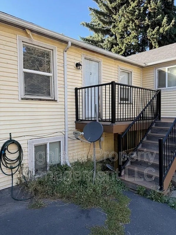 Building Photo - 410 SE McKenzie St Unit #2