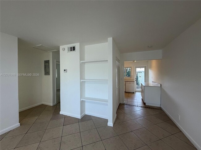 Photo - 1831 SW 24th St Unidad W