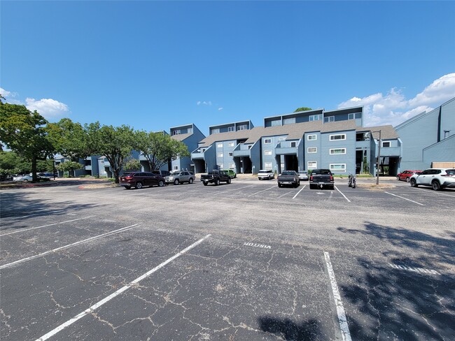 Photo - 12500 Melville Dr Unidad B217
