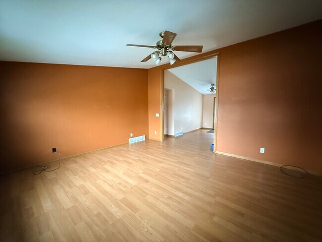 Photo - 303 W Pieronnet St