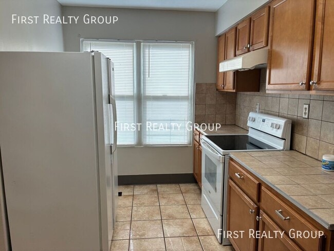 Photo - 909 Iola Ave