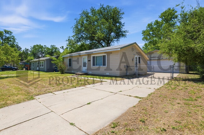 Photo - 1921 S St Paul St