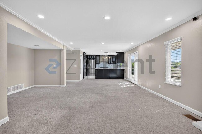 Photo - 1665 Hawk Ridge Pl