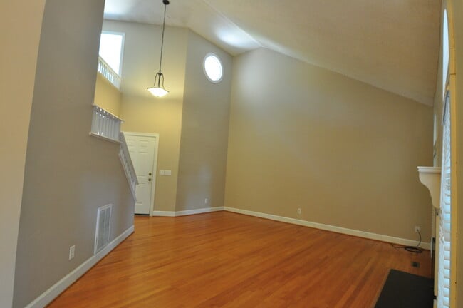 Photo - 3 bedroom Cul-de-sac Townhouse