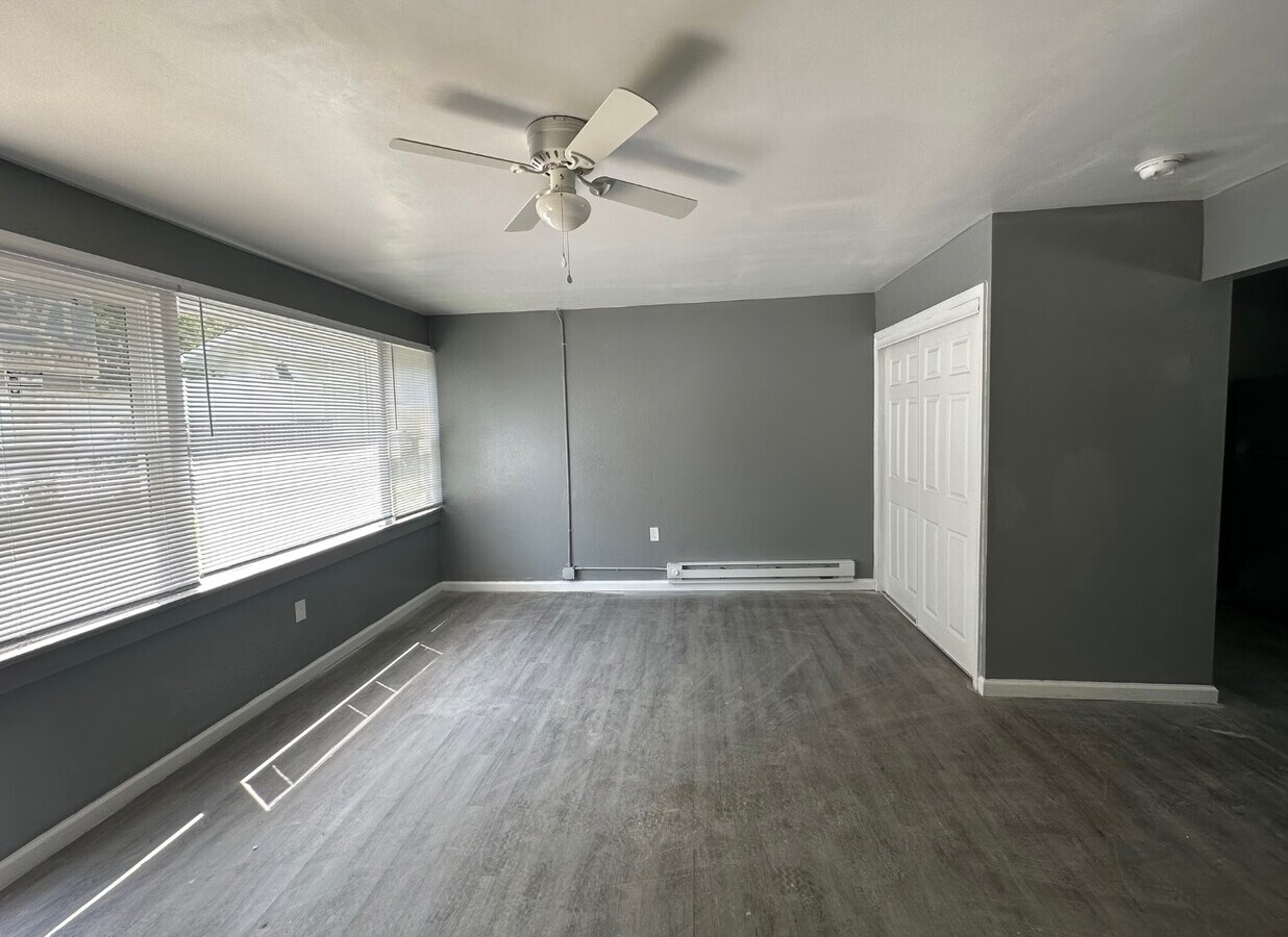 Photo - 1512 W Healey