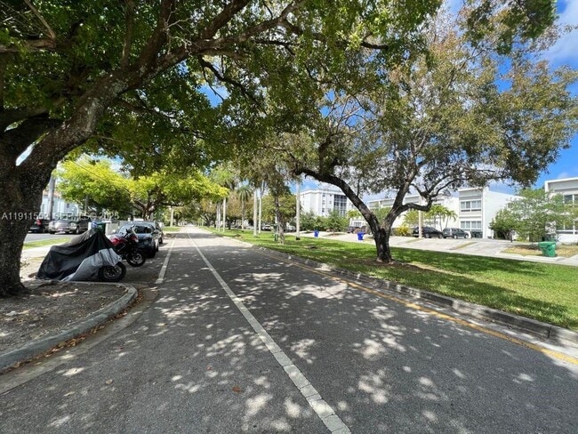 Photo - 2430 NE 135th St Unidad 105