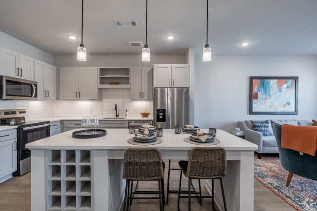1BR, 1BA - 791SF - Dining Room - Solstice at June Lake