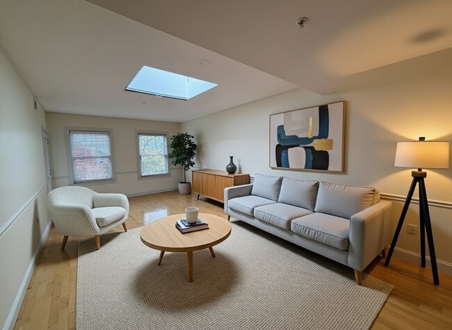 Building Photo - 121 Centre St Unit PH2