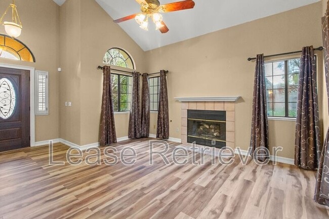 Photo - 1921 Ridgemont Way