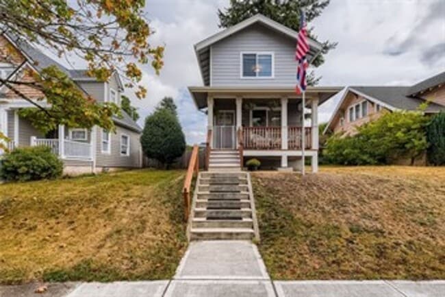 Building Photo - Light & Bright - Tacoma Classic Rental