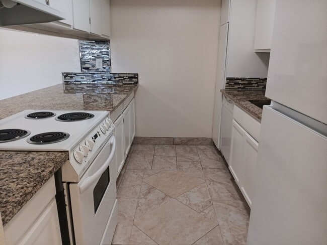 Building Photo - 2-bedroom, 2-bathroom home located in the vibrant city of Albuquerque