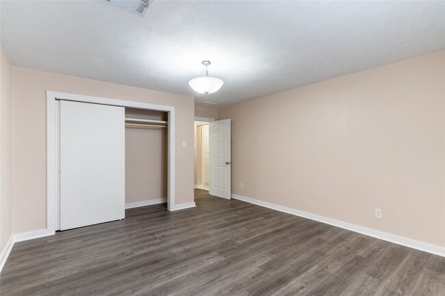 Building Photo - 305 N Live Oak St Unit 2