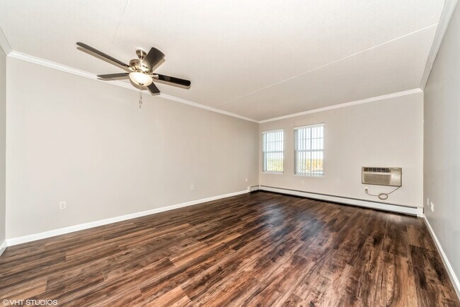 Cloverleaf Apartments