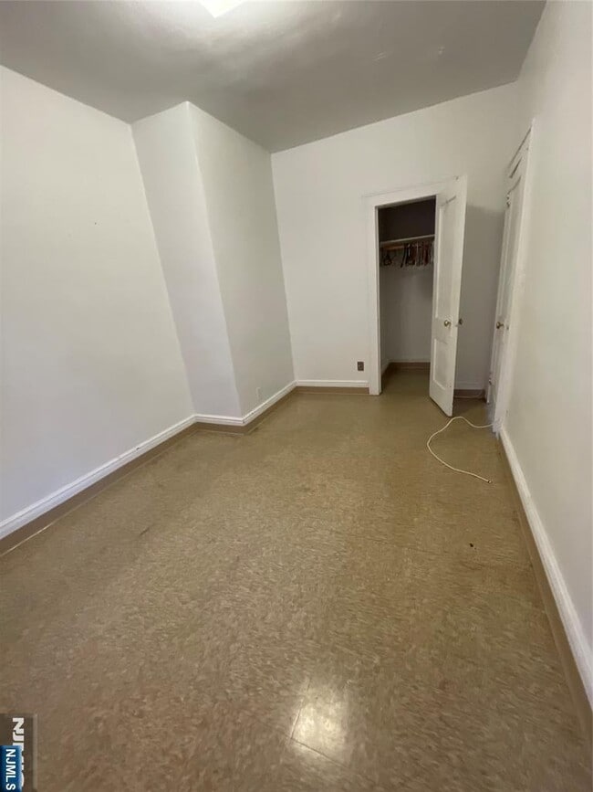 Photo - 430 Lexington Ave Unidad 11