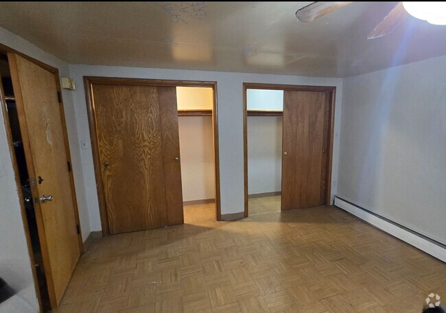 Building Photo - $550 - 1 bed 1 bath - Multi-Family Unit 1 Rental
