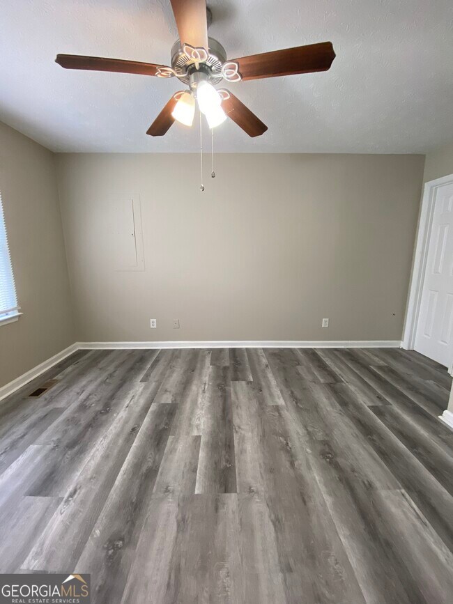 Photo - 338 Whitehead Rd