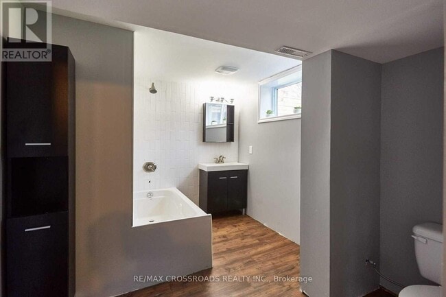 Photo - 904 Crocus Crescent