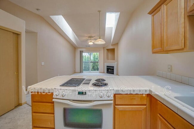 Photo - 4000 NE 109th Ave Unidad m150