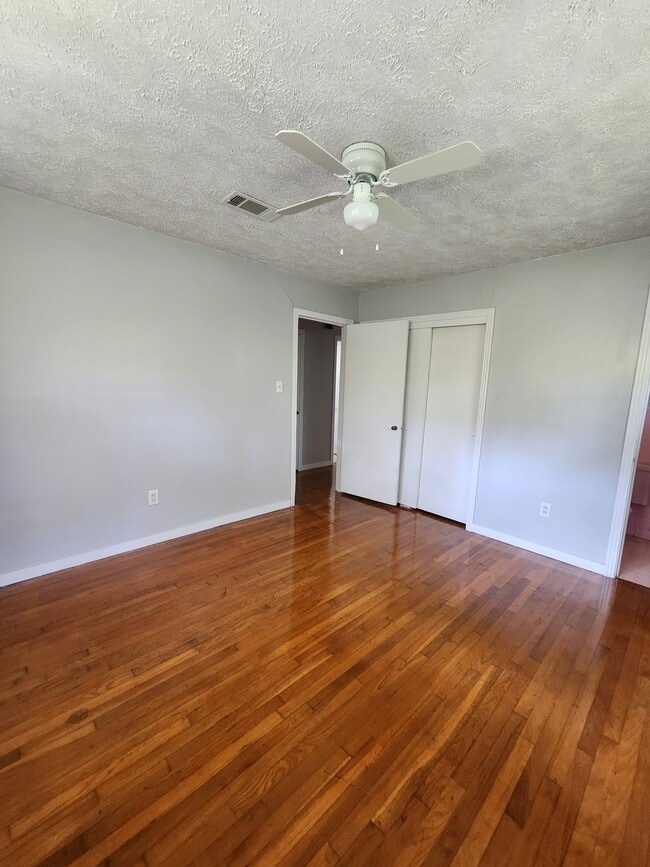 Photo - 306 N Southland Dr