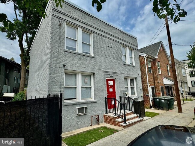 Building Photo - 1858 Kendall St NE Unit 2 Rental