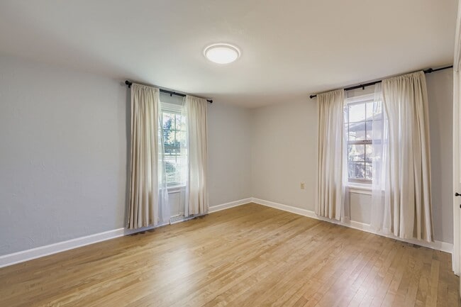 Photo - 30 S Hoyt St