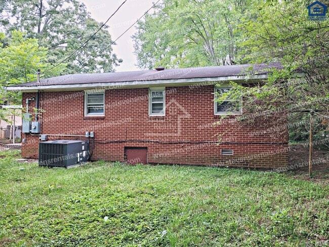 Photo - 346 W 5th St