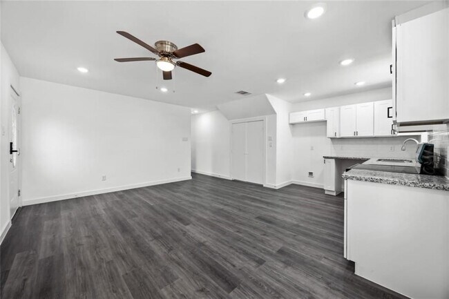 Photo - 2310 Wavell St