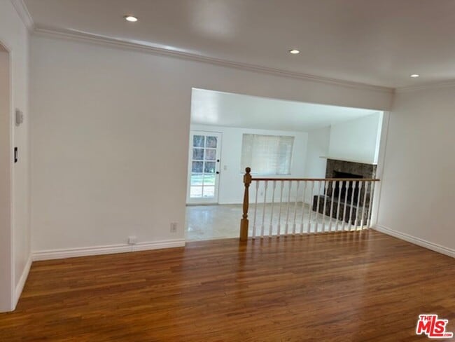 Photo - 5368 Crebs Ave