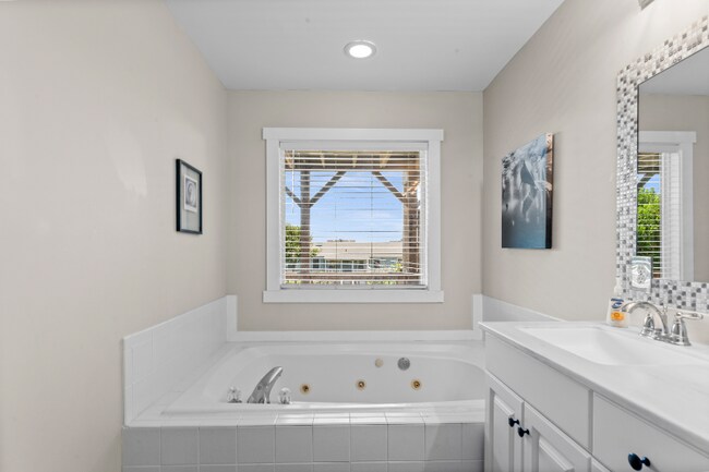 Photo - 5207 Emerald Dr