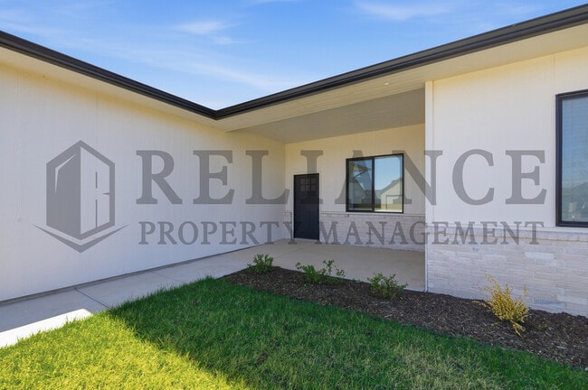 Photo - 525 Elmwood St
